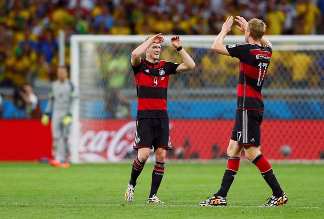 Germany's Andre Schuerrle (L) celebrates with teammate Per Mertesacker after scoring against Brazil during their 2014 World Cup semi-finals at the Mineirao stadium in Belo Horizonte July 8, 2014. REUTERS/Eddie Keogh (BRAZIL - Tags: SOCCER SPORT WORLD CUP)
