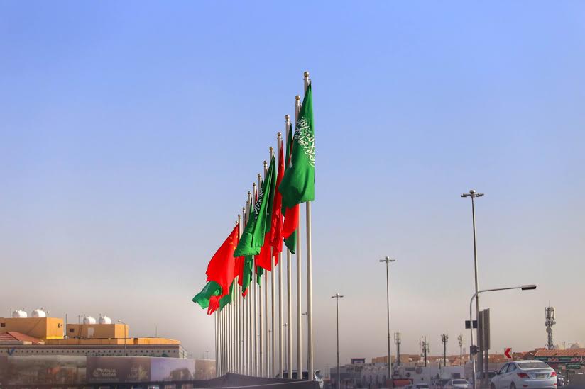 بالصور.. أعلام السعودية والصين تزين شوارع #الرياض