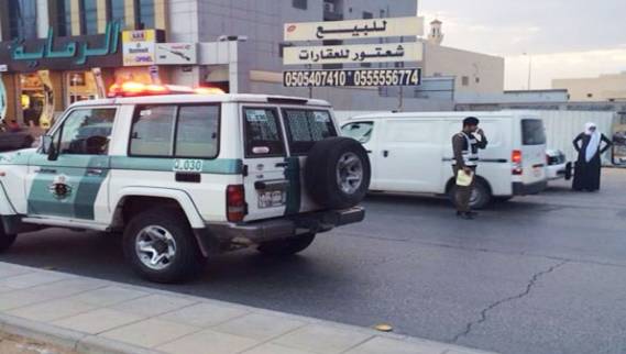 مرور الرياض يتخلى عن تنظيم السير إلى إحداث الاختناقات بالشوارع