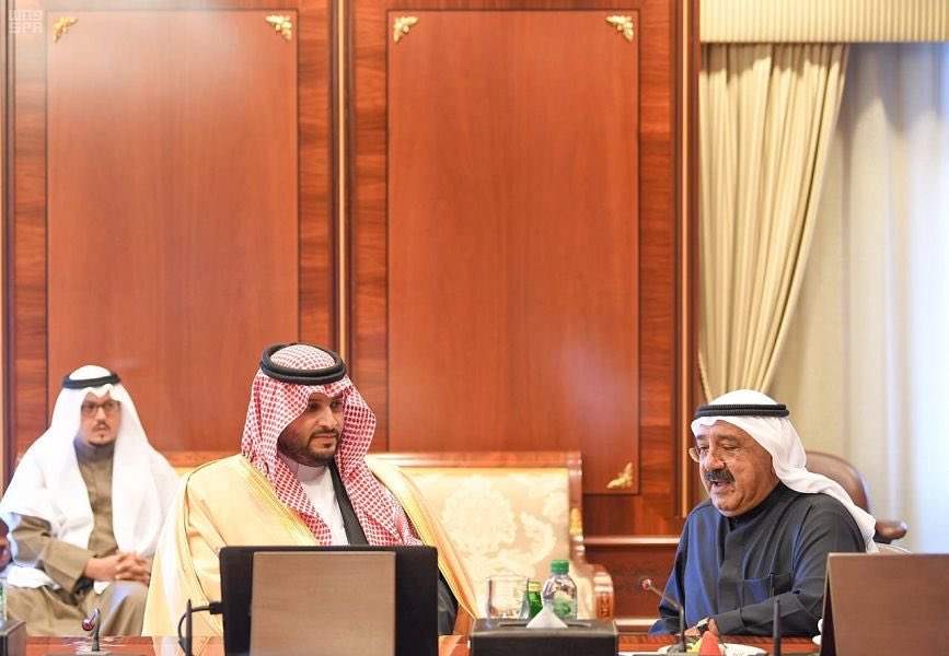 وزير الدفاع الكويتي يستقبل الأمير تركي بن محمد بن فهد