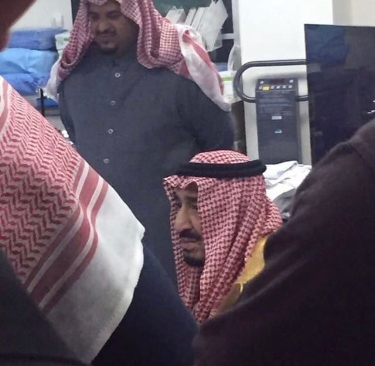 الملك يزور شقيقه الأمير عبدالرحمن للاطمئنان على صحته