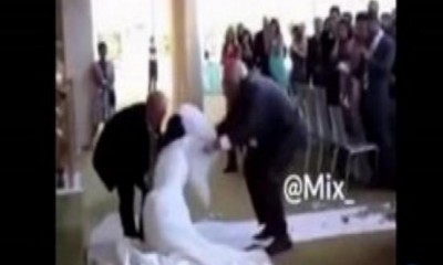 بالفيديو.. لحظة سقوط عروس من أعلى الدرج