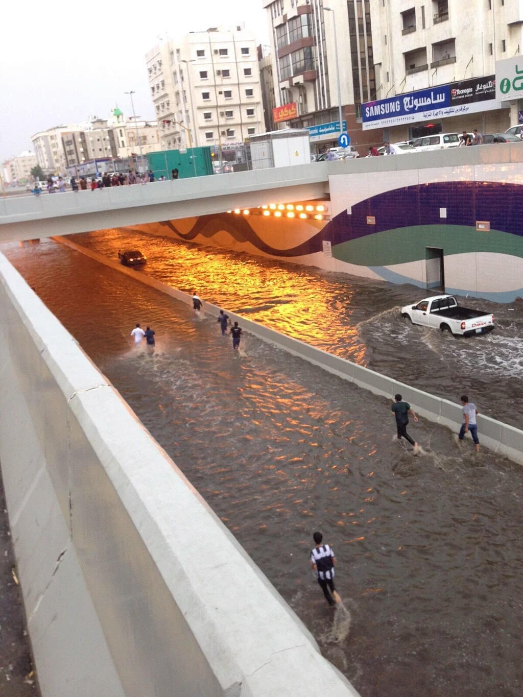 شاهد لقطات من أمطار جدة صباح اليوم