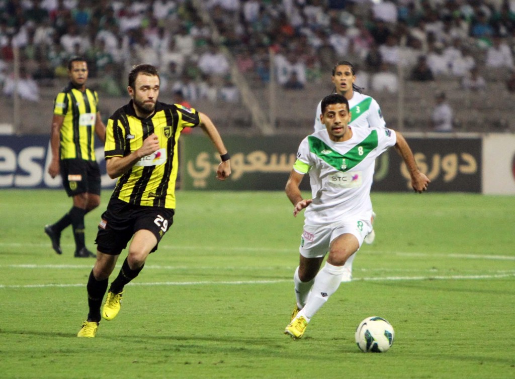 الهلال ينتظر هذه الهدية من مباراة الاتحاد والأهلي