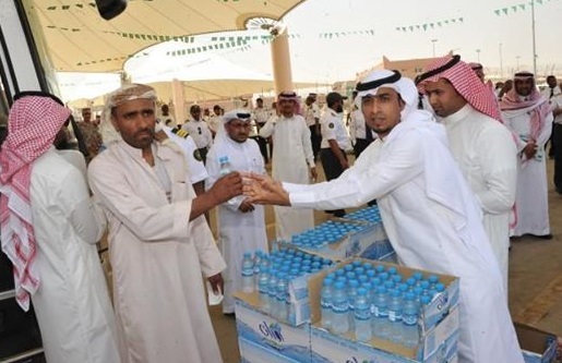 “مياه جازان” تواصل توزيع عبوات المياه المبردة على الحجاج