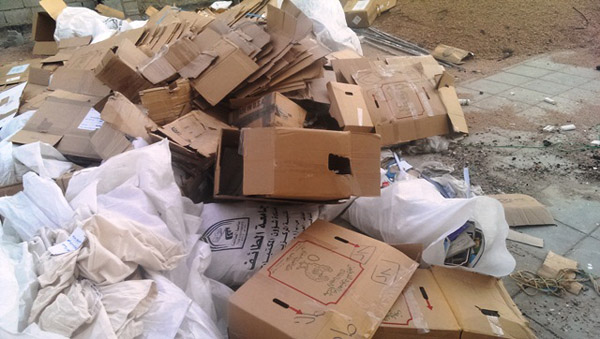 بالصور.. آلاف الكتب القيمة مكومة مع النفايات في جامعة الطائف