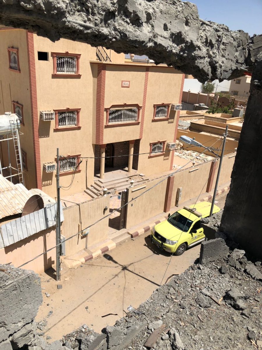بالصور.. إصابة مقيمة وتضرر منازل بمقذوفات حوثية على نجران