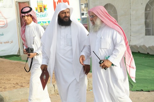 الشيخ حسن شريم يزور خيمة أبها الخامسة ويتعرف على فعالياتها