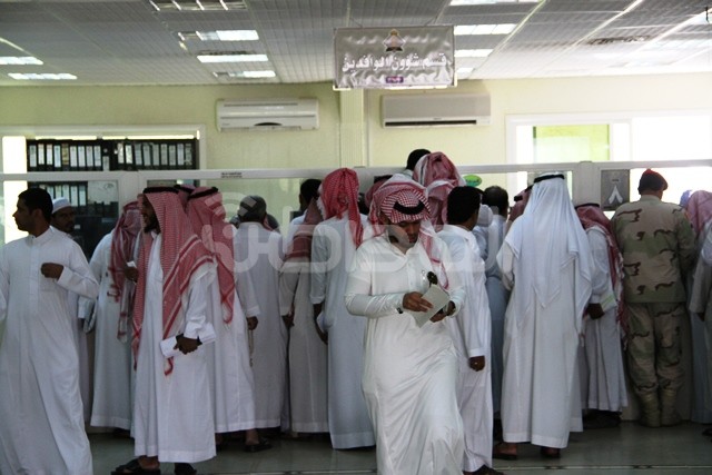 بالصور.. تكدّس المصحّحين داخل جوازات الطّائف