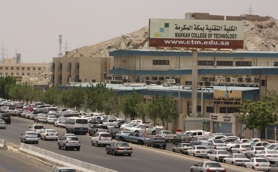 الكلية التقنية في مكة المكرمة تفتح باب القبول والتسجيل