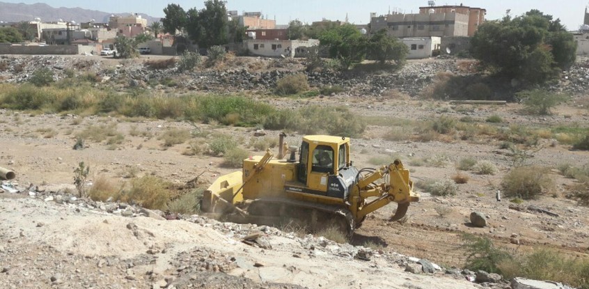 لدرء أخطار السيول.. تنفيذ عشرات المشاريع التنموية والعمرانية بالمدينة