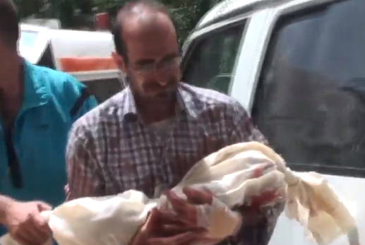بالفيديو.. أب يبكي ابنه الشهيد في ريف دمشق