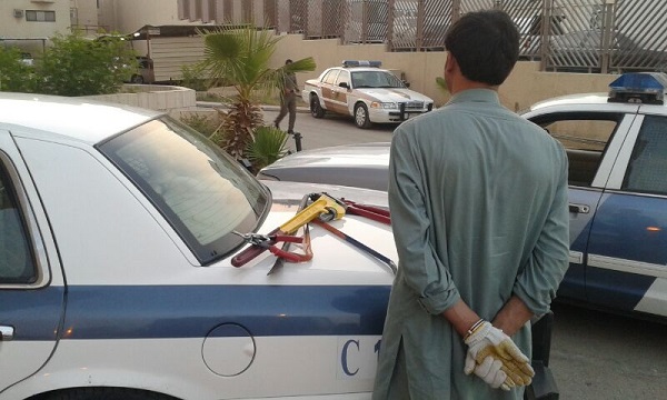 ضبط باكستاني شرع في سرقة أحد مستودعات الرياض