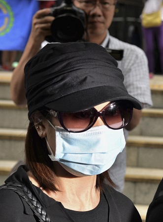 امرأة بهونج كونج تدفع ببراءتها في إساءة معاملة خادمة إندونيسية