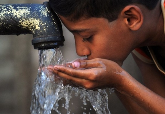 “داعش” يفرض “جزية مالية” على شرب الماء في دير الزور!
