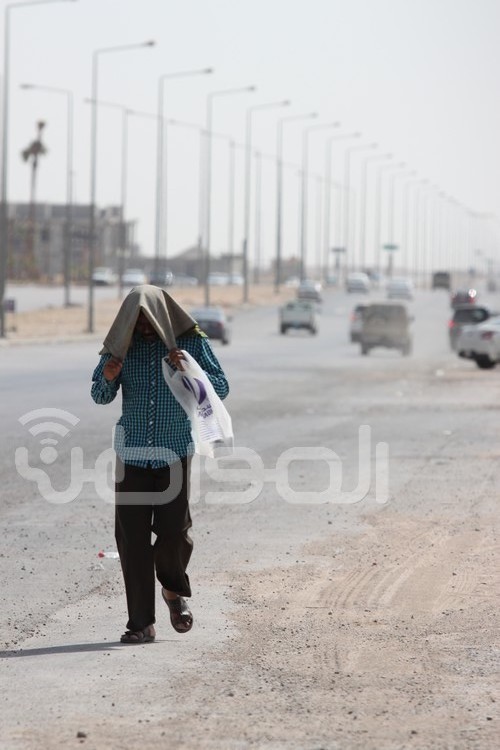 “المواطن” ترصد بالصور عمال تحت “لهيب شمس الرياض”