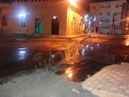 بالصور.. مياه الصرف تحاصر مسجداً في “روضة جازان”