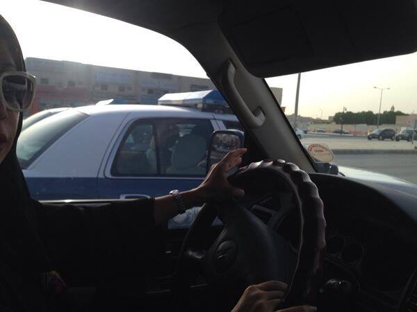 مخالفات مرورية ضد 15 سيدة بالسعودية وتعهدات بعدم قيادة السيارة