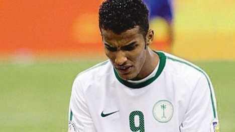 الهلال يفكر في ضم هزازي .. والشباب يتمسك باللاعب
