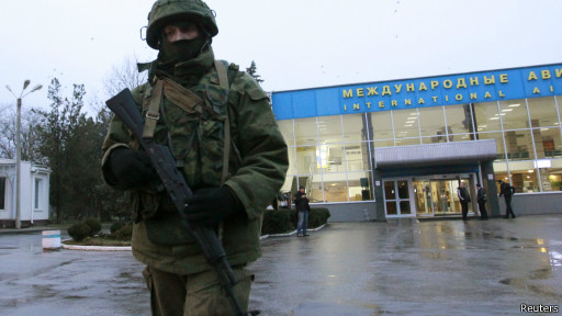 وزير داخلية أوكرانيا يتهم روسيا بالغزو المسلح لمنطقة القرم