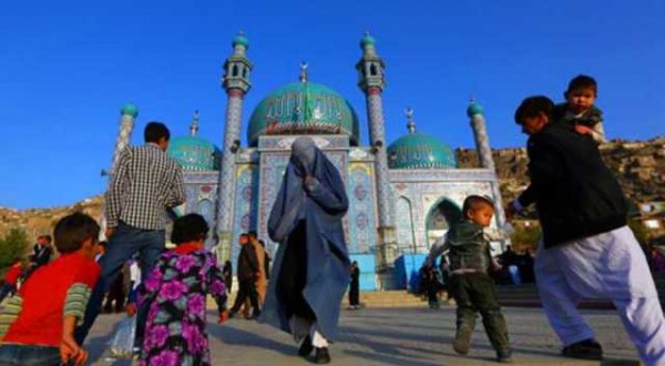 السجن 20 عاما لرجل دين اغتصب طفلة في مسجد بأفغانستان