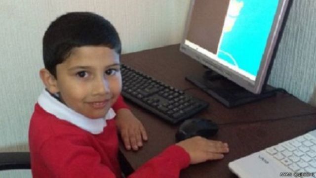 أصغر خبير كمبيوتر في العالم عمره (5) سنوات
