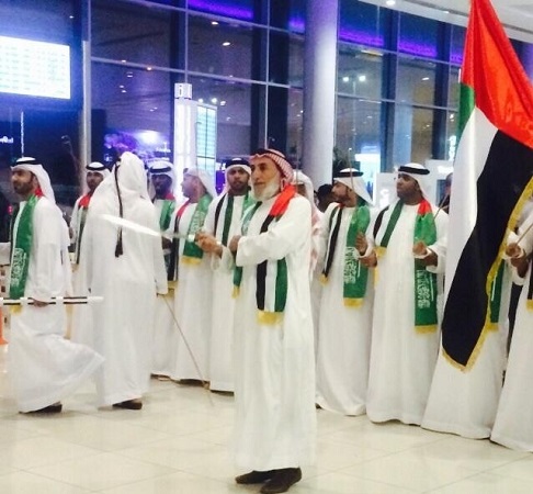 بالصور.. الإماراتيون يشاركون السعودية احتفالاتها