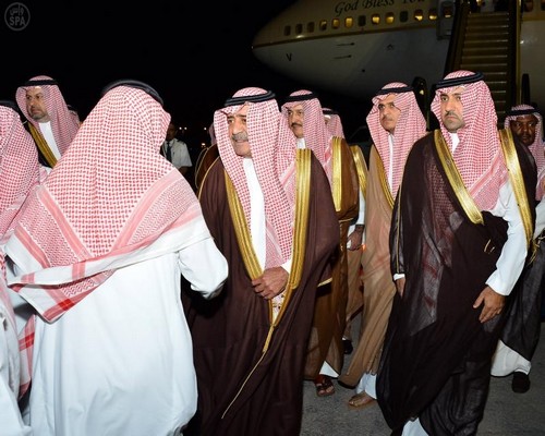 الأمير مقرن بن عبد العزيز يصل الرياض قادماً من جدة