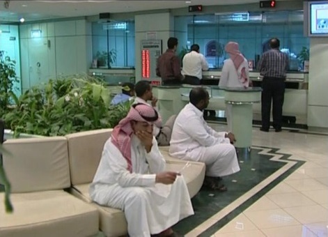 بنوك سعودية تجمد حسابات عمالة وافدة بعد معاملات مشبوهة