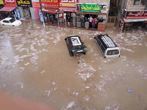 بالصور.. شوارع العاصمة الأردنيّة تغرق بسبب الأمطار الغزيرة