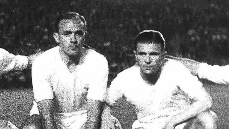 Madrid, SPAIN:  (FILES) Real Madrid's players (from L) Frenchman Raymond Kopa, Rial, Argentinian-born Alfredo Di Stefano, Hungarian-born Ferenc Puskas and Gento pose before the start of a Liga football match 06 June 1959 at Santagio Bernabeu stadium in Madrid.  Hungarian football legend Ferenc Puskas, the inspiration of the "Mighty Magyars" national side that dominated world football in the 1950s, has died after a long illness, the national Hungarian agency MTI reported 17 November 2006. He was 79. AFP PHOTO FILES + SPAIN OUT  (Photo credit should read STAFF/AFP/Getty Images)