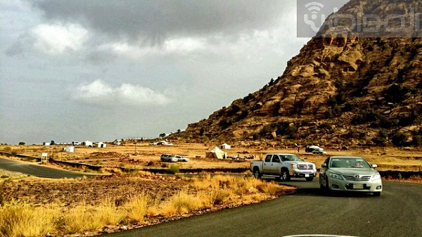 شاهد بالصور .. الأجواء الغائمة تجذب الأهالي لمنتزه الحبلة