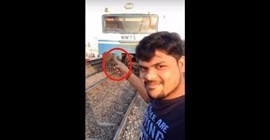 بالفيديو.. قطار سريع يطيح بشاب أراد التقاط سيلفي