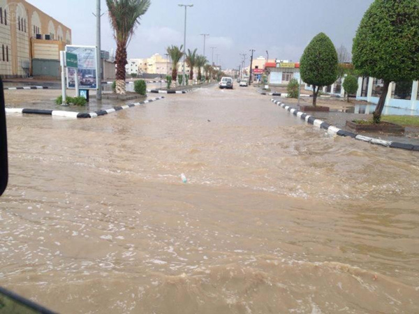 هطول أمطار غزيرة على محافظات “تبوك”