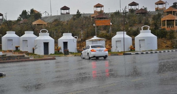 أمطار غزيرة على محافظات القرى وقلوة والحجرة ومتوسطة على الباحة