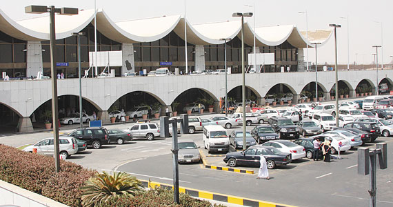القبض على عامل سرق “آي فون” بمطار الملك عبدالعزيز بجدة