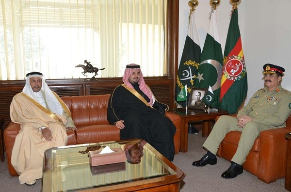 سلمان بن سلطان يبحث تعزيز العلاقات العسكريّة مع باكستان