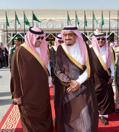 ولي العهد يغادر إلى الكويت لترؤس وفد المملكة في القمة العربية