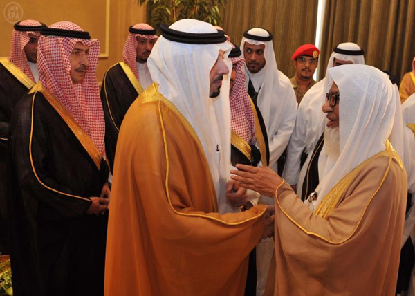 مشعل بن عبدالله يستقبل مبايعي الأمير مقرن