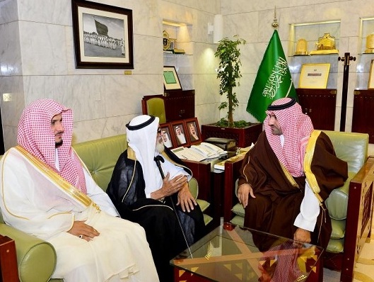 نائب أمير الرياض يستقبل مواطناً تنازل عن قاتل ابنه