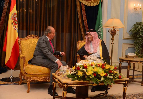 ملك إسبانيا يبحث مع سعود الفيصل العلاقات الثنائية