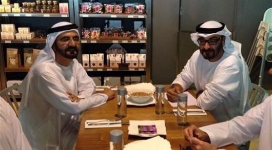 بالصورة.. حاكم دبي مع ولي عهد أبو ظبي في مطعم