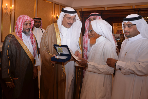 أمير جازان يثمّن جهود أعضاء جمعيّة الأمير محمد للإسكان الخيريّ