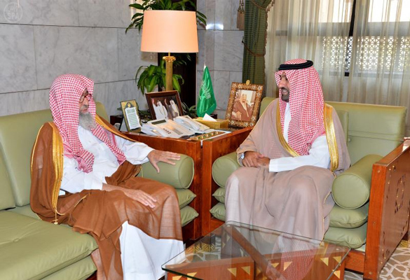 أمير الرياض يستقبل في مكتبه الشيخ الفوزان