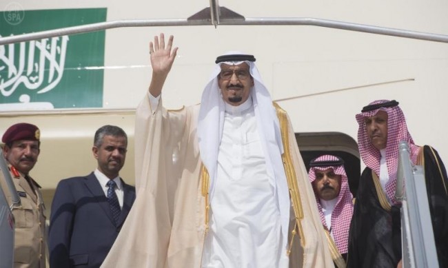 بعد زيارة رسمية لفرنسا .. سلمان بن عبدالعزيز يعود إلى أرض الوطن