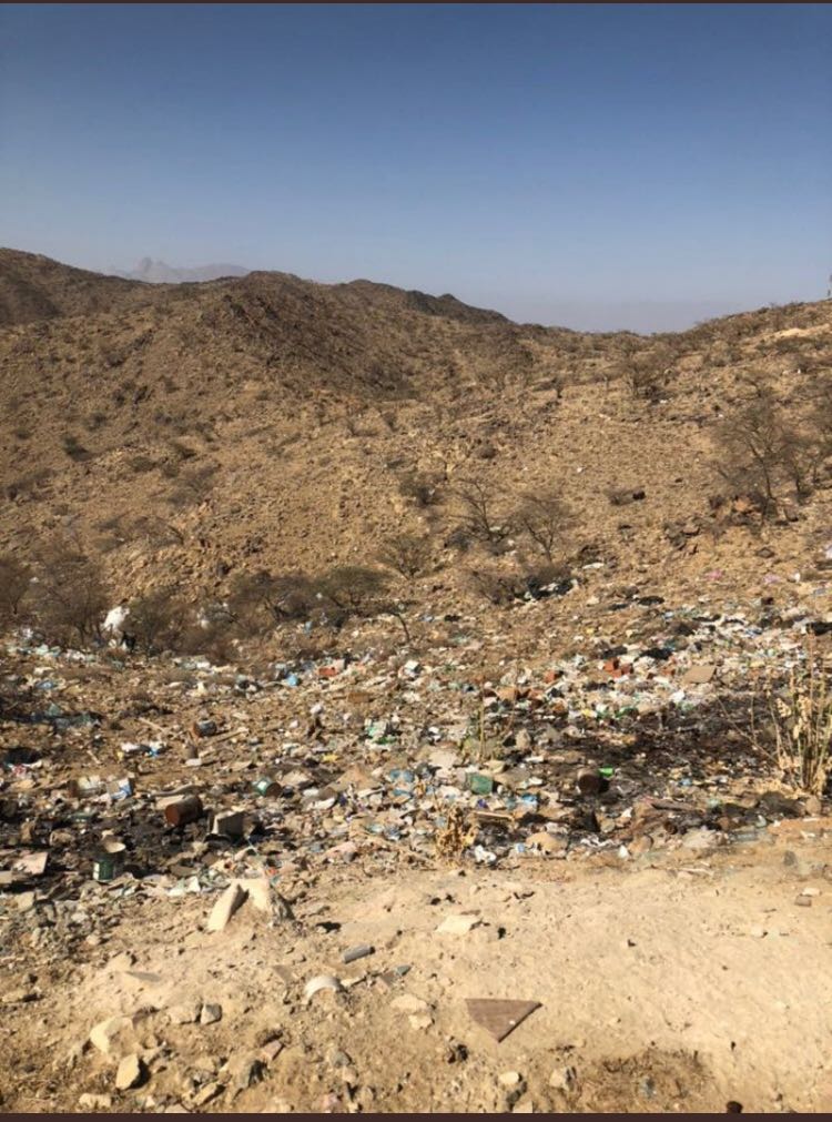 بالصور.. تراكم النفايات يؤرق أهالي غامد الزناد - المواطن