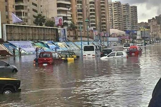 بالفيديو والصور.. كارثة في #الإسكندرية بسبب الأمطار