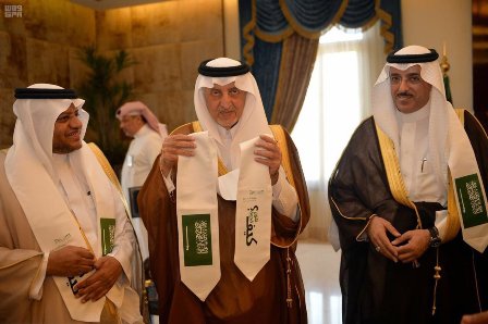 بالصور.. أمير مكة يحتفي بالطلبة والطالبات الفائزين بجائزة التعليم للتميّز