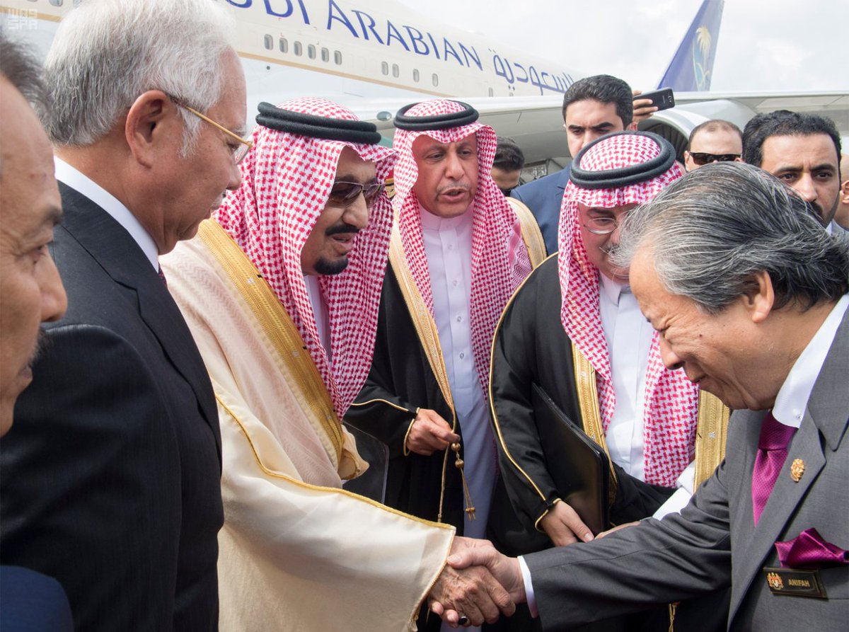 3 تغريدات من رئيس وزراء ماليزيا عن زيارة الملك سلمان .. ماذا قال؟