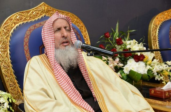 مفتي المملكة: المنافق المدعي للإسلام أضر على الناس من “الكافر”